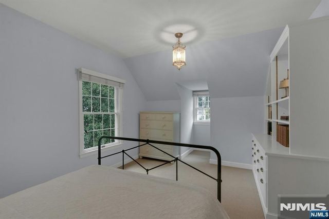 39 Wyncote Road, Ho-ho-kus, NJ 07423