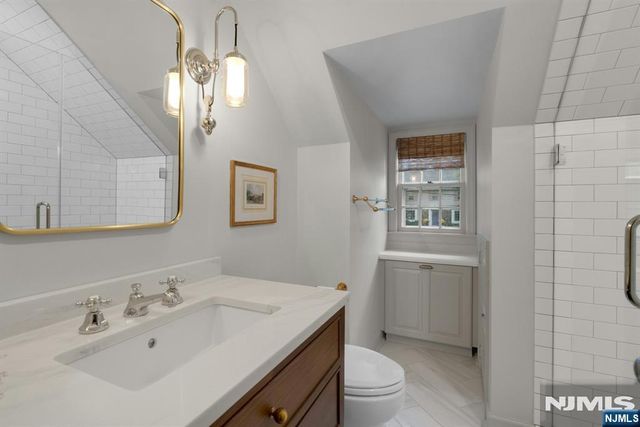 39 Wyncote Road, Ho-ho-kus, NJ 07423
