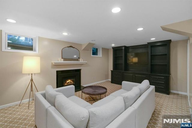 39 Wyncote Road, Ho-ho-kus, NJ 07423