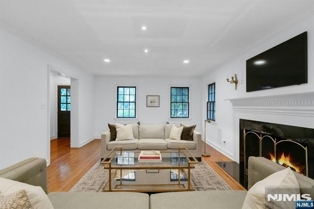 39 Wyncote Road, Ho-ho-kus, NJ 07423