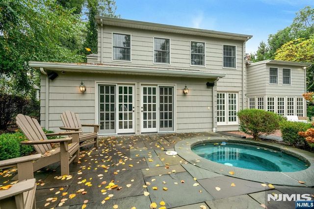 39 Wyncote Road, Ho-ho-kus, NJ 07423