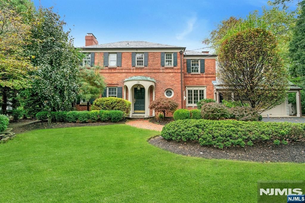 39 Wyncote Road, Ho-ho-kus, NJ 07423