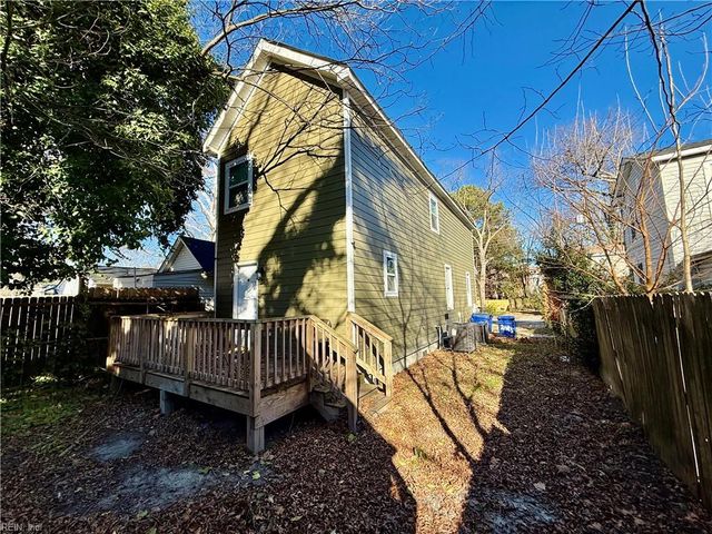 2023 Holladay ST, Portsmouth, VA 23704