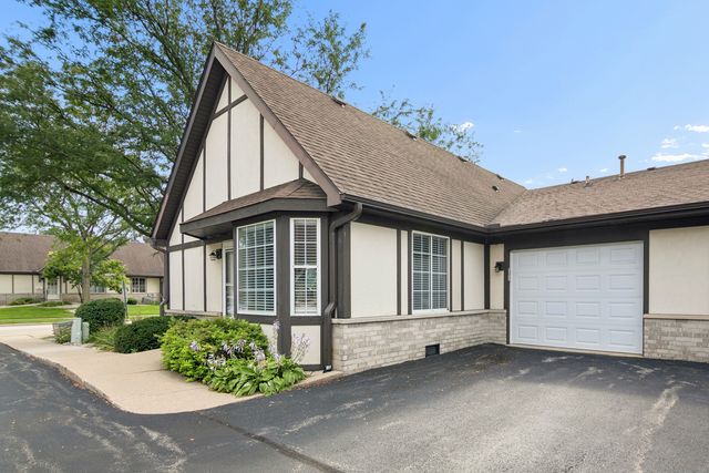 1880 Willow Circle Drive, Crest Hill, IL 60403