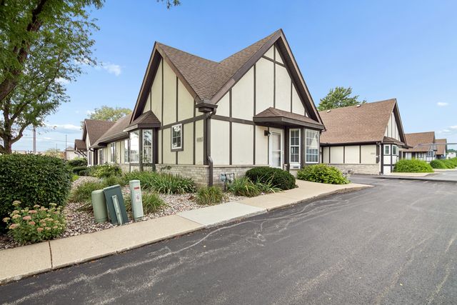 1880 Willow Circle Drive, Crest Hill, IL 60403