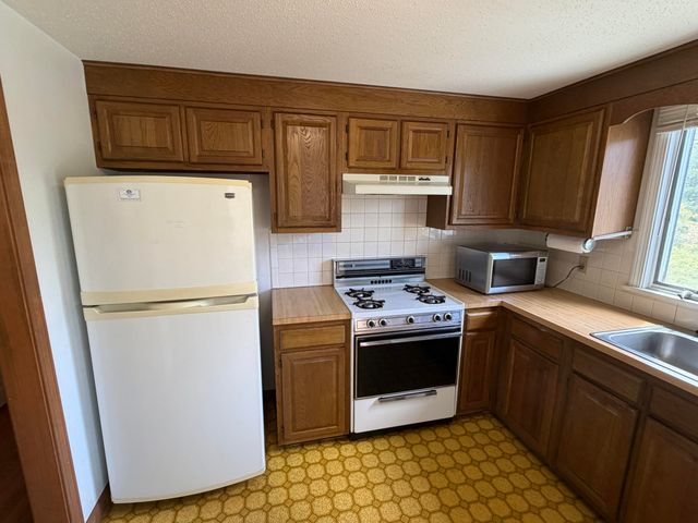 164 Eileen Street, Yarmouth Port, MA 02675