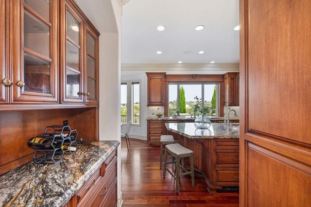 2322 Clubhouse Dr, Rocklin, CA 95765