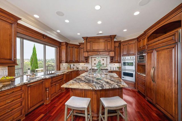 2322 Clubhouse Dr, Rocklin, CA 95765