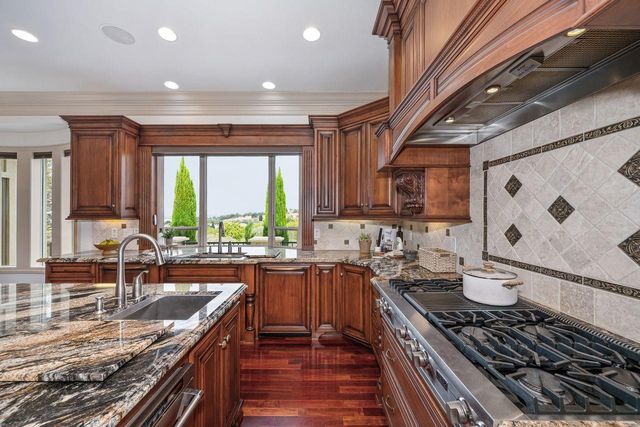 2322 Clubhouse Dr, Rocklin, CA 95765