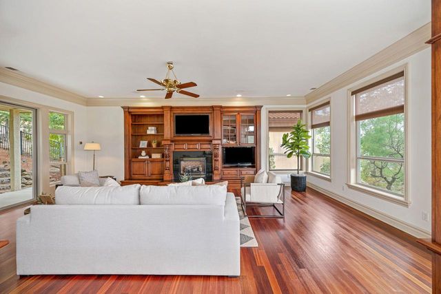 2322 Clubhouse Dr, Rocklin, CA 95765