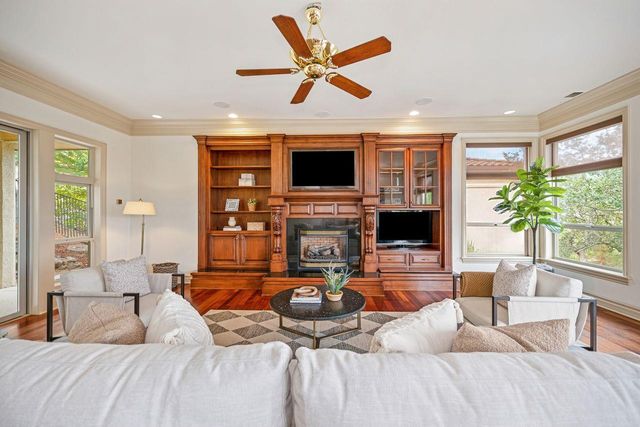 2322 Clubhouse Dr, Rocklin, CA 95765