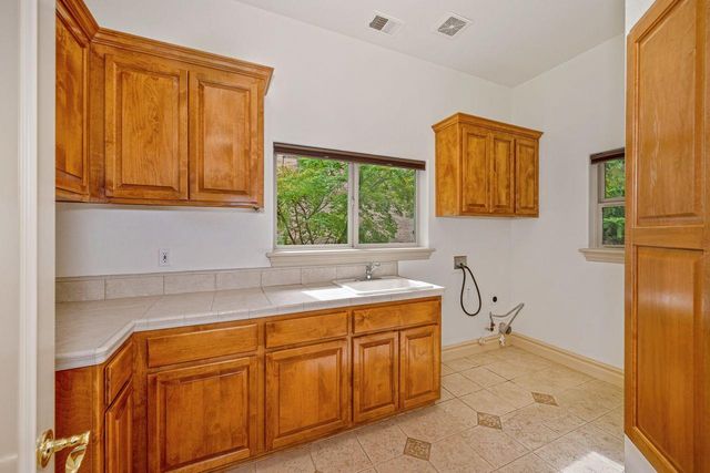 2322 Clubhouse Dr, Rocklin, CA 95765