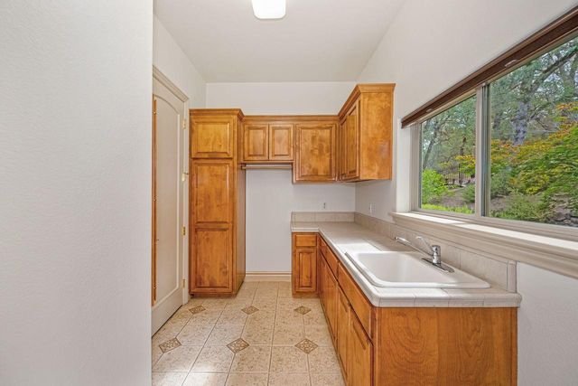 2322 Clubhouse Dr, Rocklin, CA 95765
