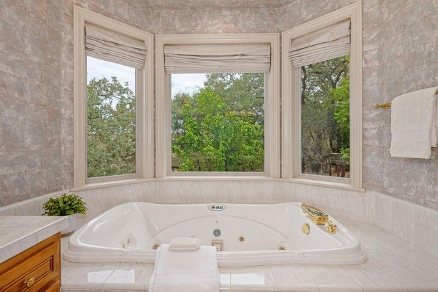 2322 Clubhouse Dr, Rocklin, CA 95765