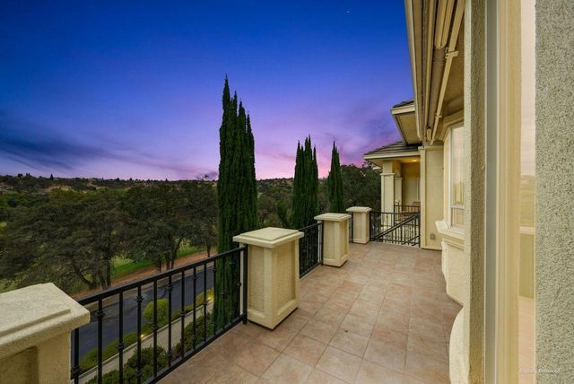 2322 Clubhouse Dr, Rocklin, CA 95765