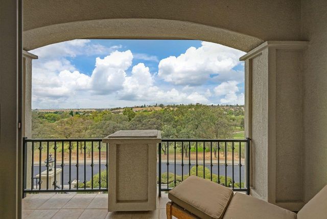 2322 Clubhouse Dr, Rocklin, CA 95765
