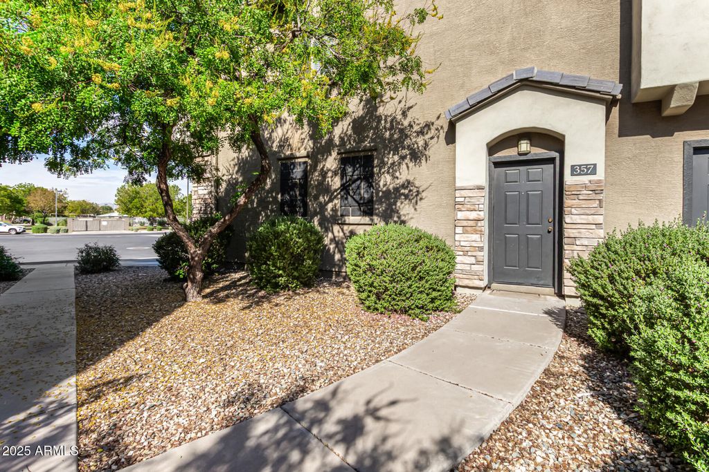 357 N 168TH Drive, Goodyear, AZ 85338 — photo 4