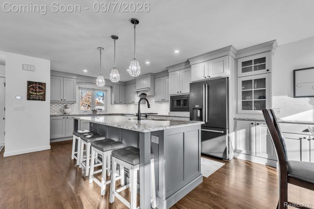 16302 Alpine Drive, Livonia, MI 48154