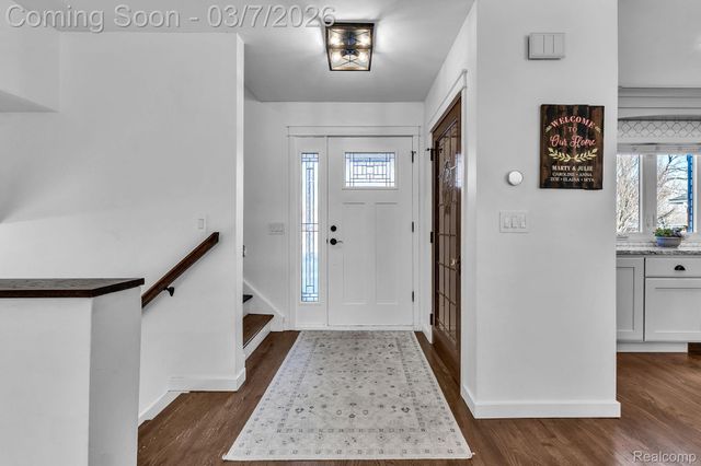 16302 Alpine Drive, Livonia, MI 48154