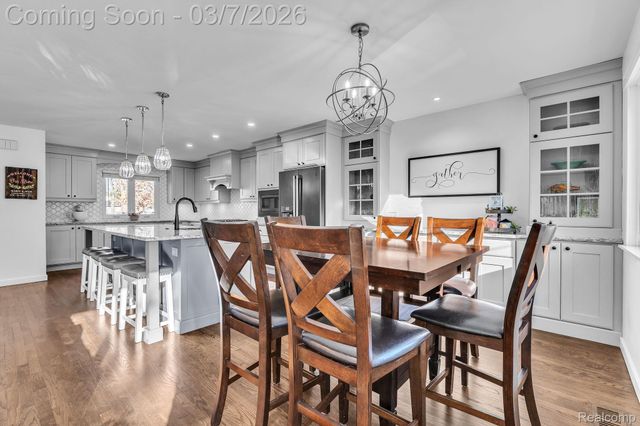 16302 Alpine Drive, Livonia, MI 48154