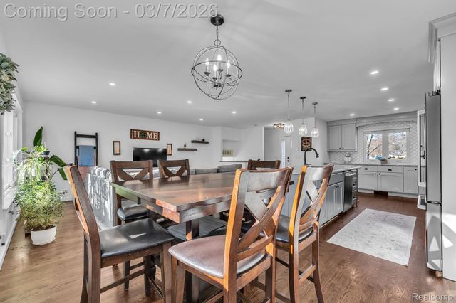 16302 Alpine Drive, Livonia, MI 48154