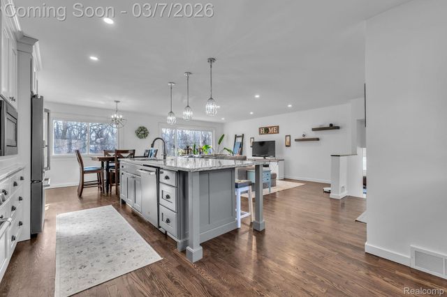 16302 Alpine Drive, Livonia, MI 48154