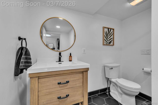 16302 Alpine Drive, Livonia, MI 48154