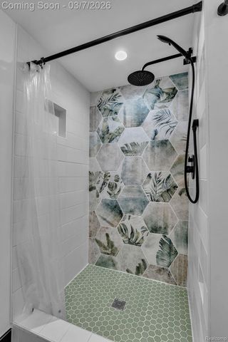 16302 Alpine Drive, Livonia, MI 48154