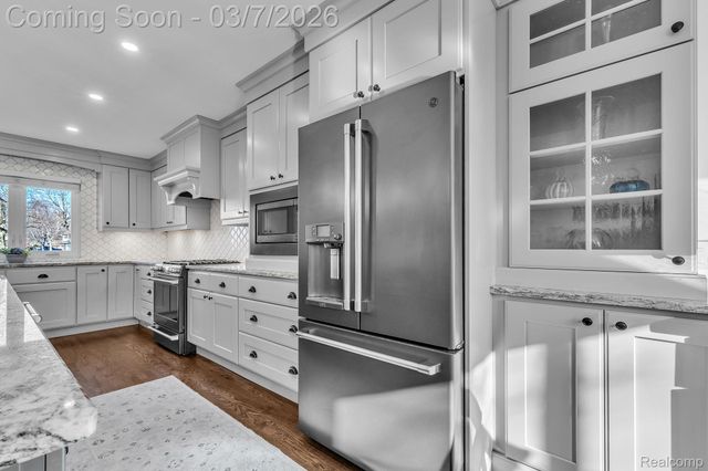 16302 Alpine Drive, Livonia, MI 48154