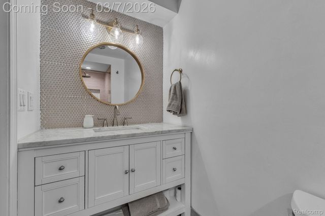 16302 Alpine Drive, Livonia, MI 48154