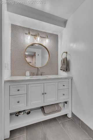 16302 Alpine Drive, Livonia, MI 48154