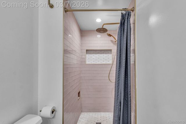 16302 Alpine Drive, Livonia, MI 48154