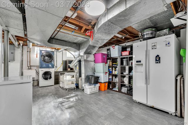 16302 Alpine Drive, Livonia, MI 48154