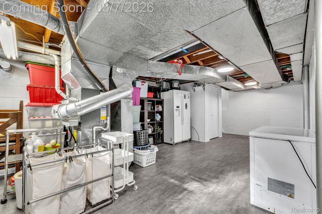 16302 Alpine Drive, Livonia, MI 48154