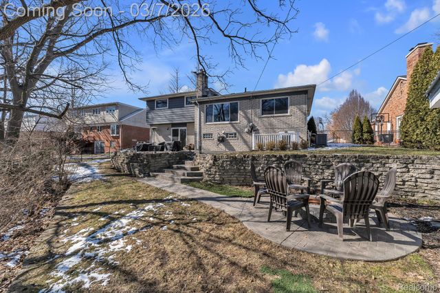 16302 Alpine Drive, Livonia, MI 48154