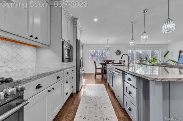 16302 Alpine Drive, Livonia, MI 48154