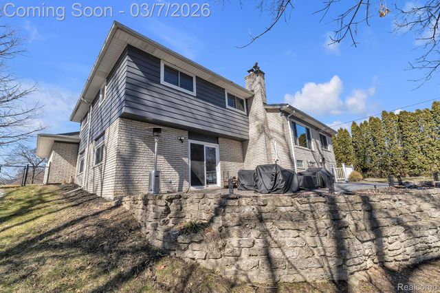 16302 Alpine Drive, Livonia, MI 48154