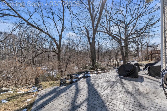 16302 Alpine Drive, Livonia, MI 48154