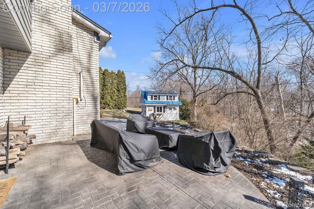 16302 Alpine Drive, Livonia, MI 48154