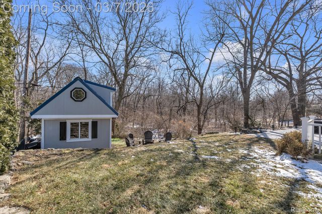 16302 Alpine Drive, Livonia, MI 48154