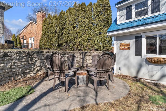 16302 Alpine Drive, Livonia, MI 48154