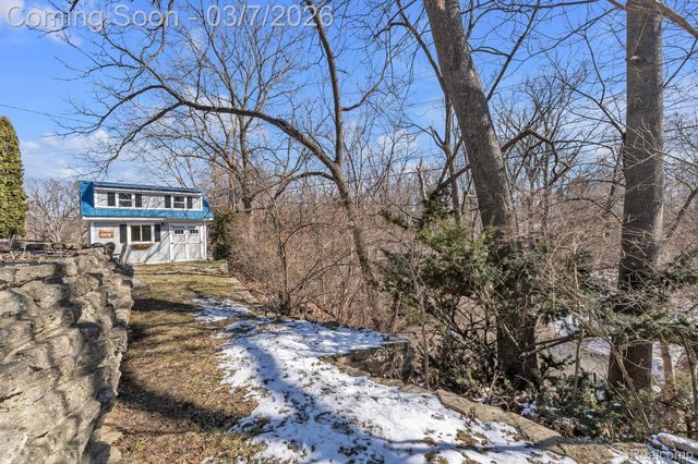 16302 Alpine Drive, Livonia, MI 48154