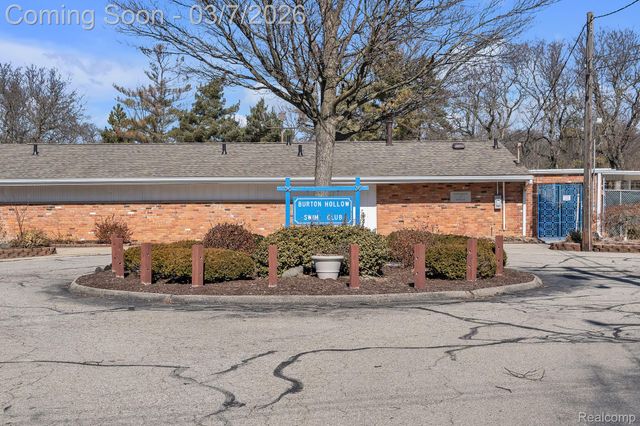 16302 Alpine Drive, Livonia, MI 48154