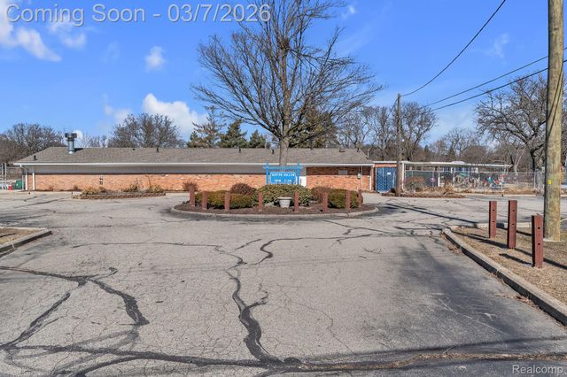 16302 Alpine Drive, Livonia, MI 48154