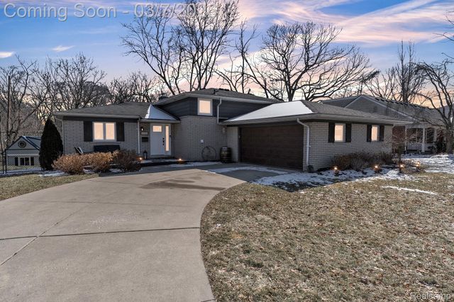 16302 Alpine Drive, Livonia, MI 48154