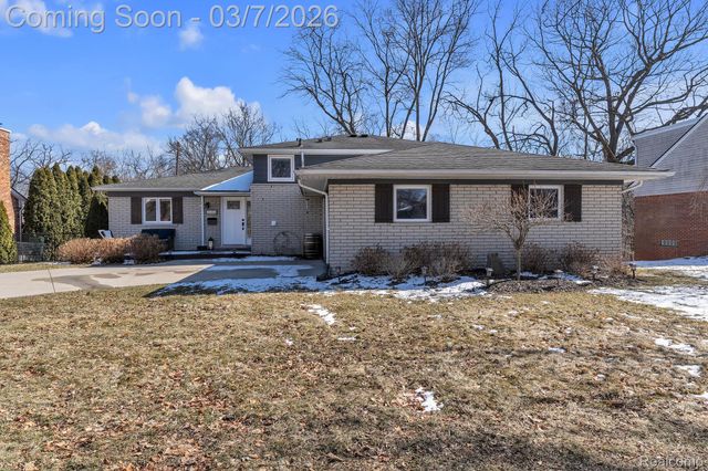 16302 Alpine Drive, Livonia, MI 48154