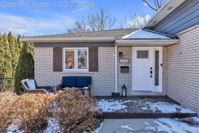 16302 Alpine Drive, Livonia, MI 48154