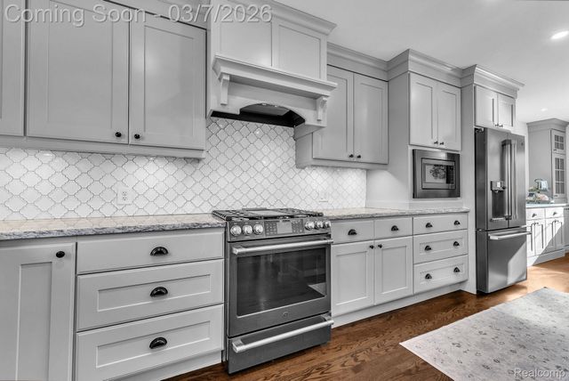 16302 Alpine Drive, Livonia, MI 48154