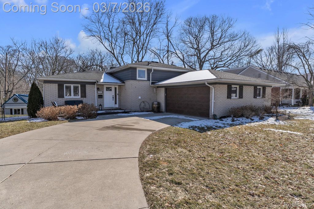 16302 Alpine Drive, Livonia, MI 48154