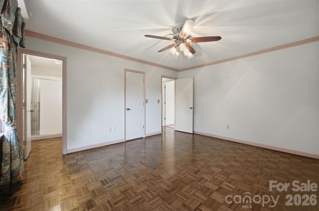 3721 9th Street Drive NE, Hickory, NC 28601